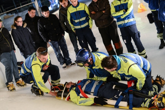 HEMOSTAZ ⎮ Centre de formation cours de premiers secours formation continue planchage sur glace